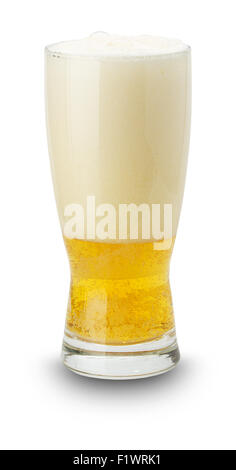 Verre de bière isolé sur le fond blanc. Banque D'Images