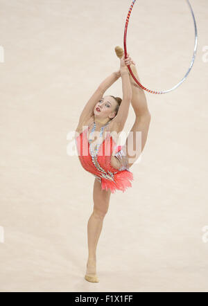 Stuttgart, Allemagne. 05Th Nov, 2015. Patricia Bezzoubenko du Canada en action pendant la cerceau au qualificatif aux Championnats du Monde de Gymnastique Rythmique à la Porsche Arena de Stuttgart, Allemagne, 08 septembre 2015. Photo : BERND WEISSBROD/dpa/Alamy Live News Banque D'Images