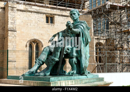 Statue de Constantin le Grand par Philip Jackson (1998), Cour, Ville de York, Yorkshire, Angleterre, Royaume-Uni Banque D'Images