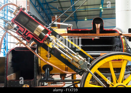 Replica, partie sectionnées de Stephenson's Rocket locomotive chez le National Railway Museum, City of York, Yorkshire, Angleterre, Royaume-Uni Banque D'Images