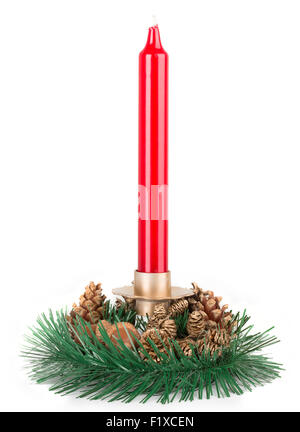 Noël traditionnel bougie rouge isolé sur fond blanc. Banque D'Images