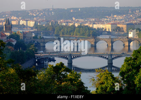 Ponts sur la rivière Vltava à Prague, République Tchèque, Europe Banque D'Images