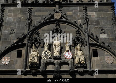 Détail de la tour du pont de la vieille ville, le Pont Charles, à Prague, République Tchèque, Europe Banque D'Images