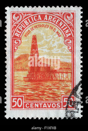 Timbres en Argentine montre un puits de pétrole, vers 1936. Banque D'Images