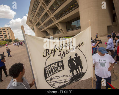 Protestation des habitants du Texas, candidat à la présidence contre Donald Trumps s'engagent à construire un mur à la frontière entre le Mexique et les États-Unis Banque D'Images