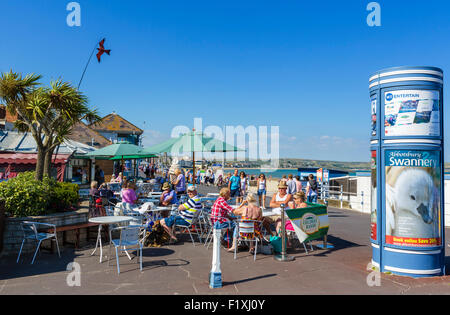 Cafe sur l'Esplanade de la plage derrière, Weymouth, Jurassic Coast, Dorset, England, UK Banque D'Images