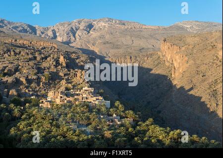 Sultanat d'Oman, gouvernorat de Ad-Dakhiliyah, Al Hajar de montagnes, le village de In Misfat al Abriyyin au pied du Djebel Shams Banque D'Images