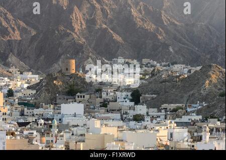 Sultanat d'Oman, Muscat, gouvernorat de Muscat (ou Muscat), Mutrah (ou Matrah) Harbour au pied du Mont Hajar Banque D'Images