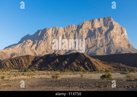 Sultanat d'Oman, gouvernorat d'Ad Dhahirah, Wadi Damm, Djebel Misht dans les montagnes Hajar Al Banque D'Images