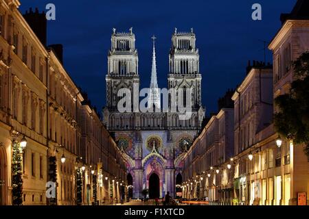 France, Loiret, Orleans, OrlΘans, façade occidentale de la cathédrale de la rue Jeanne d'Arc, la lumière de la scénographie par Virginie Voue Banque D'Images