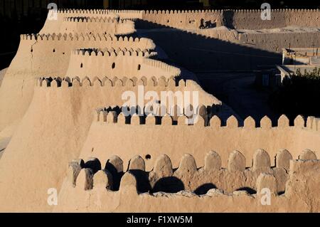 L'Ouzbékistan, de Khorezm, Khiva, Itchan Kala (ville intérieure) inscrite au Patrimoine Mondial de l'UNESCO, les remparts de Khiva Banque D'Images