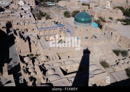 L'Ouzbékistan, de Khorezm, Khiva, Itchan Kala (ville intérieure) inscrite au Patrimoine Mondial de l'UNESCO, vue sur Khiva de Islom-Hoja minaret Banque D'Images