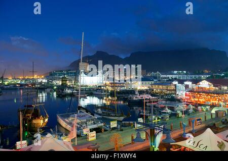 L'Afrique du Sud, Western Cape, Cape Town, Victoria and Alfred Waterfront avec une table sur la montagne Banque D'Images