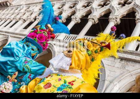 Italie, Vénétie, Venise, classé au Patrimoine Mondial de l'UNESCO, carnaval, fête traditionnelle italienne remontant au Moyen Âge, le Palais de Doges à l'arrière-plan Banque D'Images