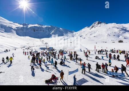 France, Savoie, Valfrejus, vallée de la Maurienne, le plateau du Thabor (2222m) avec une vue de Punta Bagna (2737m) et son télésiège Banque D'Images