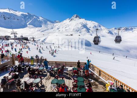 France, Savoie, Valfrejus, vallée de la Maurienne, le plateau du Thabor (2222m) avec une vue de Punta Bagna (2737m) et le câble de fer du Thabor Banque D'Images