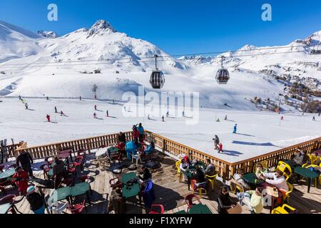 France, Savoie, Valfrejus, vallée de la Maurienne, le plateau du Thabor (2222m) avec une vue de Punta Bagna (2737m) et le câble de fer du Thabor Banque D'Images