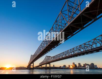 Etats-unis, Louisiane, Nouvelle Orléans, le Crescent City Connection Pont sur le fleuve Mississippi Banque D'Images