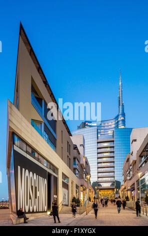 L'Italie, Lombardie, Milan, Porta Nuova, le nouveau quartier d'affaires construit entre 2009 et 2015 par les architectes comme Cesar Pelli, Stefano Boeri, Nicholas Grimshaw Banque D'Images