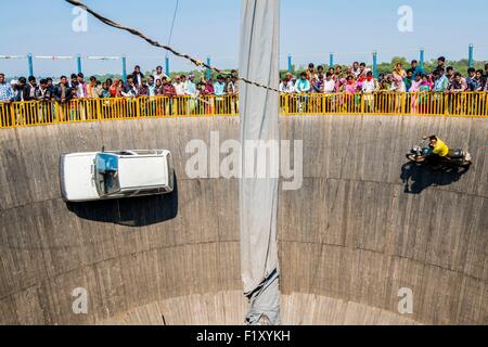L'Inde, Rajasthan, Baneshwar, la foire annuelle de tribus Bhil est à la fois une ancienne, juste une fête religieuse et fête foraine, le mur de la mort est l'une des principales attractions Banque D'Images