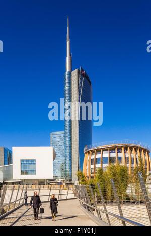 L'Italie, Lombardie, Milan, Porta Nuova Garibaldi (2009-2015), l'accès au nouveau quartier d'affaires de la partie inférieure avec la tour d'Unicredit conçu par l'architecte Cesar Pelli Banque D'Images