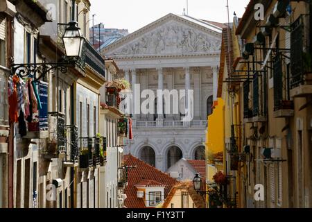 Portugal, Lisbonne, le Bairro Alto, l'Assemblée nationale (Palais de São Bento) vue de la da Academia das Ciencias street Banque D'Images