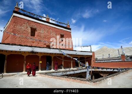 Le Népal, Gandaki zone, Upper Mustang (près de la frontière avec le Tibet), les moines et le monastère dans la ville fortifiée de Lo Manthang, la capitale historique du royaume de Lo Banque D'Images