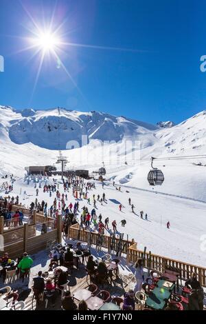 France, Savoie, Valfrejus, vallée de la Maurienne, le plateau du Thabor (2222m) avec une vue de Punta Bagna (2737m) et le câble de fer du Thabor Banque D'Images