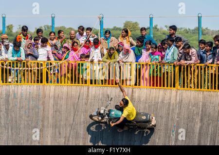 L'Inde, Rajasthan, Baneshwar, la foire annuelle de tribus Bhil est à la fois une ancienne, juste une fête religieuse et fête foraine, le mur de la mort est l'une des principales attractions Banque D'Images