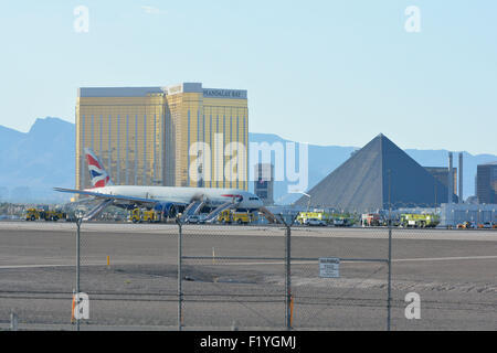 Las Vegas, Nevada, United States. 8 septembre 2015. Un avion de British Airways est situé sur la piste à l'aéroport international McCarran après prendre feu pendant le décollage. 2276 Vol avec 275 sièges à bord était à destination de l'aéroport Gatwick de Londres quand le feu s'est produite. Crédit : Mike Valdez/Alamy Live News Banque D'Images