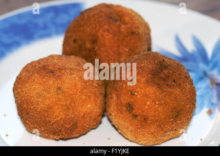 Sicilienne arancine frits cuits juste Banque D'Images