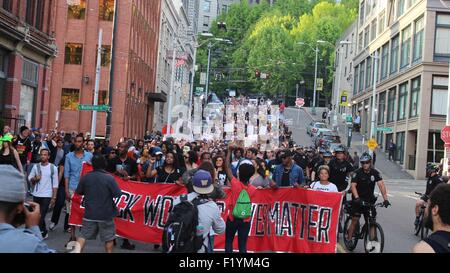 Des centaines de manifestants mars à Seattle au cours d'une vie noir Question rally centrée autour des droits des femmes. Banque D'Images
