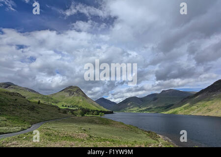 À Wastwater vers Yewbarrow, Grand Gable et Scafell Banque D'Images