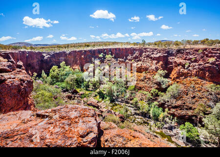 L'Australie, Australie occidentale, Pilbara, Hamersley Range, le parc national de Karijini, vue du bord de Dales Gorge Banque D'Images