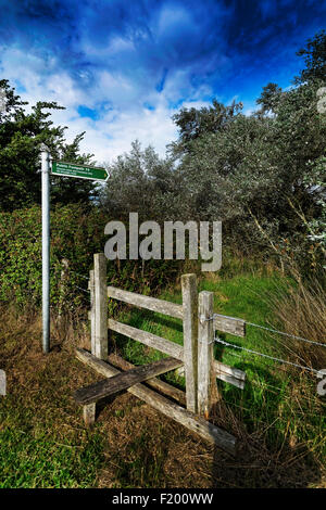 Sentier à Thorley, île de Wight, à l'emplacement d'une église abandonnée en 1871, à côté du manoir et Manor Farm Banque D'Images