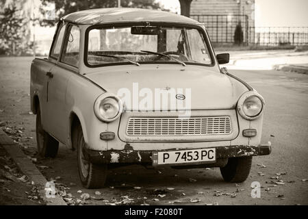 Ruse, Bulgarie - 29 septembre 2014 : Vieille voiture Trabant 601s est garé sur un côté rue Banque D'Images