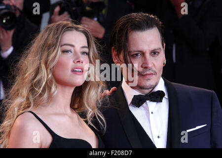 Venise, Italie. Le 4 septembre, 2015. L'acteur Johnny Depp et son épouse Amber entendu à le tapis rouge du film 'Black Mass' présenté hors compétition pour l'ouverture de la 72e Festival International du Film de Venise le 4 septembre 2015 à Venise, Italie © Crédit Ottavia Da Re/Sintesi/Alamy Live News Banque D'Images