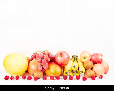 Früchte vor weißem Hintergrund Banque D'Images