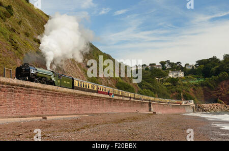 La classe A1 Pacifique 60163 Tornado' pas 'laissant Parsons tunnel avec l'enregistrement de Torbay, soupapes de sécurité de fonctionnement. Banque D'Images