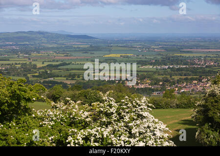 Vue sur Broadway et Vale of Evesham de Broadway Tower, Broadway, Cotswolds, Worcestershire, Angleterre, Royaume-Uni, Europe Banque D'Images