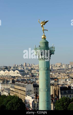 France, Paris, le génie de la Bastille, Le génie de la liberté est une sculpture en bronze doré d'Auguste Dumont en 1836 et depuis ce temps couronnant le sommet de la Colonne de Juillet, Place de la Bastille à Paris (vue aérienne) Banque D'Images