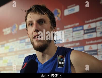 Riga, Lettonie. Sep 9, 2015. République tchèque de basket-ball player Jan Vesely assiste à une conférence de presse après l'EuroBasket 2015 (championnat de basket européen) correspondent à la République tchèque contre la Belgique, à Riga, en Lettonie, le mercredi 9 septembre 2015. © David Svab/CTK Photo/Alamy Live News Banque D'Images