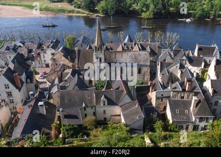 France, Indre et Loire, Loire, vue sur le château de Chinon et la rivière Vienne Banque D'Images