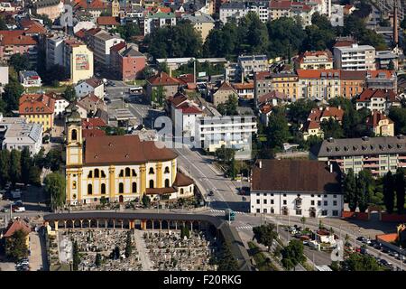 Autriche, Tyrol, Innsbruck à partir de l'Olympique de Bergisel ski jump, Église de l'abbaye de Wilten Banque D'Images