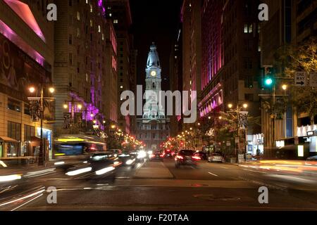 United States, Pennsylvania, Philadelphia, Centre Ville, S. Broad Street, City Hall et William Penn, le trafic Banque D'Images