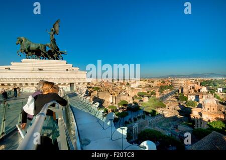 L'Italie, Latium, Rome, centre historique classé au Patrimoine Mondial de l'UNESCO, vue panoramique depuis la Quadrighe (du haut) de l'Altare della Patria a également appelé monument Banque D'Images