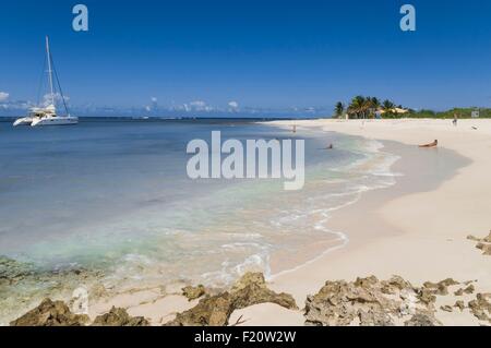 L'île d'Anguilla (Anglais) Antilles catamaran, bateau dans le lagon de l'île Little Pear Preakly Banque D'Images