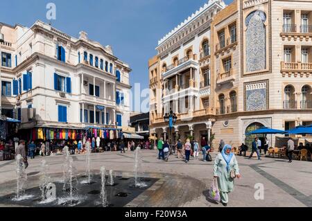 Tunisie, Tunis, Place de la Victoire, Place de la Victoire et l'entrée principale de la médina au Patrimoine Mondial par l'Unecsco Banque D'Images