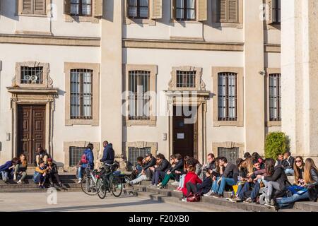 L'Italie, Lombardie, Milan, Corso di Porta Ticinese, parvis de la Basilique de Saint Laurent Renaissance construit au 4ème siècle et reconstruite au xviiie siècle Banque D'Images