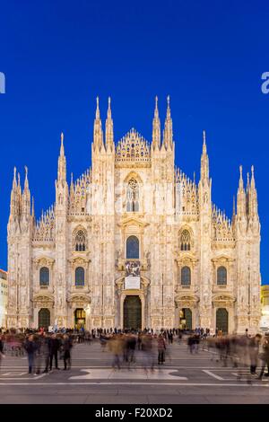 L'Italie, Lombardie, Milan, Piazza del Duomo, la cathédrale de la Nativité de la Sainte Vierge (Duomo), construit entre le 14ème siècle et le 19ème siècle est la troisième plus grande église dans le monde Banque D'Images